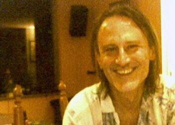 Džoni Štulić je pesmu „Usne vrele višnje“ posvetio svojoj velikoj ljubavi