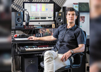 Peđa Kovačević u svom studiju; Foto: Sid Rashlich