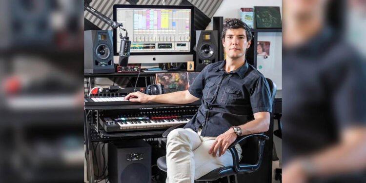 Peđa Kovačević u svom studiju; Foto: Sid Rashlich