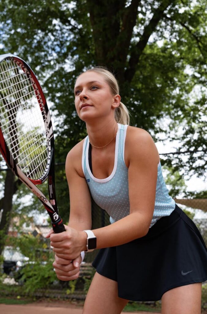 Adina Spahalić odmalena igra tenis; Foto : Privatna arhiva