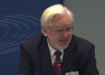 Asanž prvi put u javnosti od izlaska iz zatvora