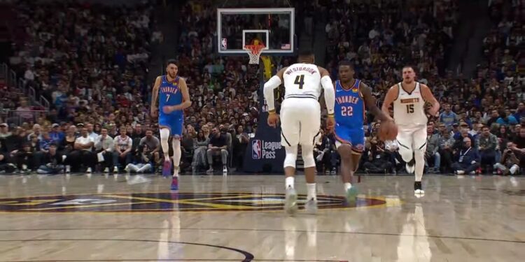 Nikola Jokić počeo sezonu tripl-dablom, Denver poražen u derbiju Zapada