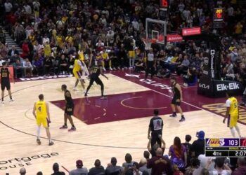 Broni Džejms upisao prve NBA poene, tata bez razloga za slavlje (VIDEO)