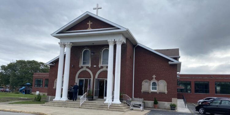 Prva liturgija i osvećenje hrama Sv. Nikole u Lyonsu