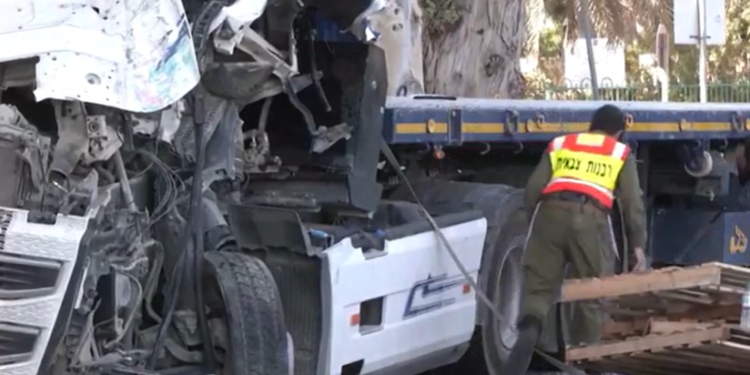 Sudar kamiona u West Dundee-u: Jedan vozač poginuo, drugi teško povređen