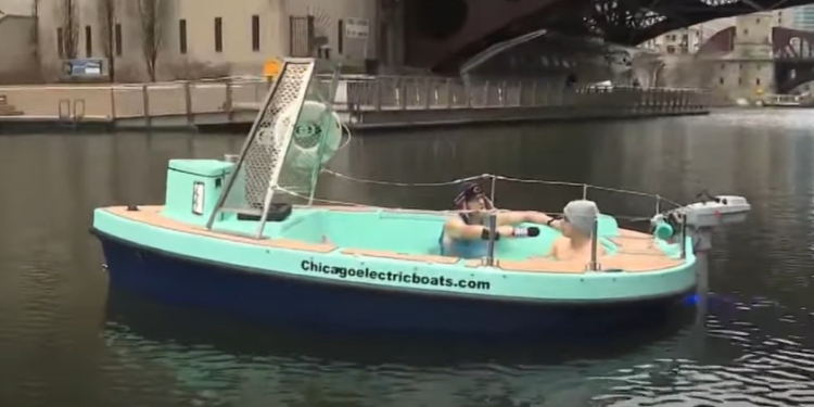 Vraćaju se popularni čikaški „hot tub“ brodovi za zimu 2024-25