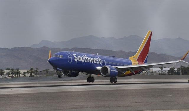 Avion koji se spremao da poleti iz Dalasa pogođen iz vatrenog oružja