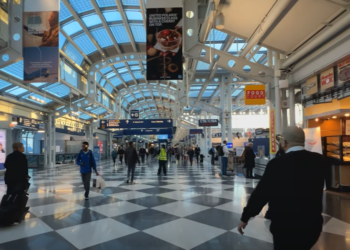 Rekordan broj putnika za Dan zahvalnosti 2024: Aerodromi i autoputevi pod opterećenjem