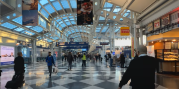 Rekordan broj putnika za Dan zahvalnosti 2024: Aerodromi i autoputevi pod opterećenjem