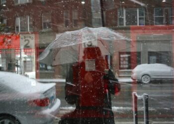 Prvi sneg u Čikagu: Upozorenje na zimske uslove za jutarnji saobraćaj