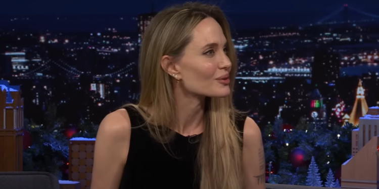 Angelina Jolie: Moj najstariji sin prati moje korake, postao je pilot