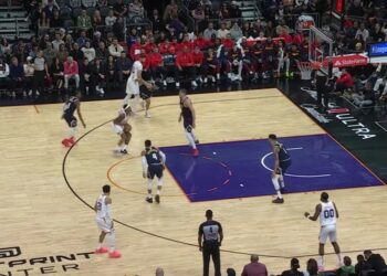 Nagetsi bez božićnog poklona: Jokić najefikasniji u porazu od Finiksa