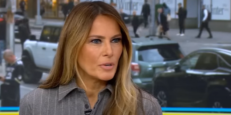 Melania Trump predstavila kolekciju božićnih ukrasa u patriotskom duhu