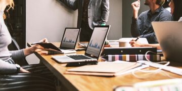 Najtraženija zanimanja u EU za 2025. godinu: Veštačka inteligencija, zdravstvo i zelena tranzicija