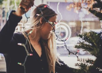 Povučeni uređaji za praznične dekoracije iz prodavnica Walmart, Target i Cracker Barrel zbog rizika od požara