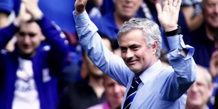 Turski derbiji nikada ne razočaraju: Murinjo hvatao protivničkog trenera za nos