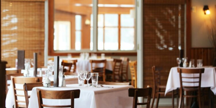 Čikaški ugostitelji: Sve više ljudi ostavlja ostatke hrane u restoranima