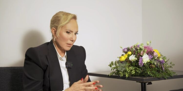 Lepa Brena je tokom studentskih dana bila dadilja: Čuvala je ovu poznatu pevačicu