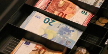 Objavljeni novi podaci: Prosečna plata u Hrvatskoj u februaru dostigla 1.416 evra