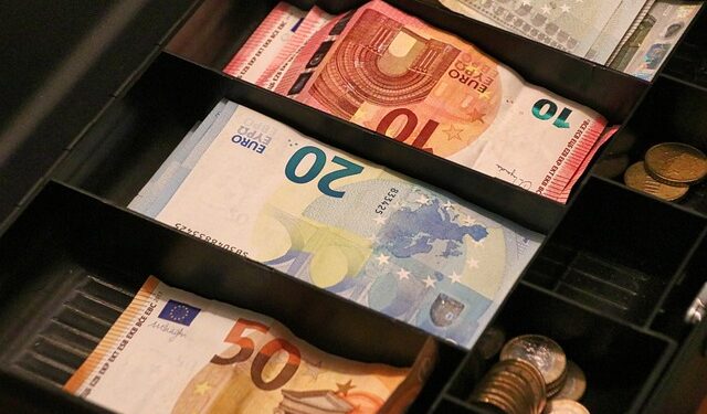 Objavljeni novi podaci: Prosečna plata u Hrvatskoj u februaru dostigla 1.416 evra