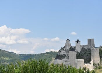 Kada počinje podela vaučera za odmor u Srbiji