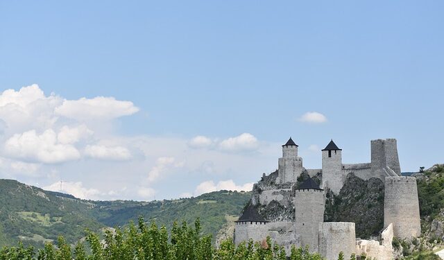 Kada počinje podela vaučera za odmor u Srbiji