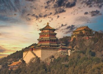 Kina drastično spušta limit za povraćaj poreza turistima: Evo šta se menja