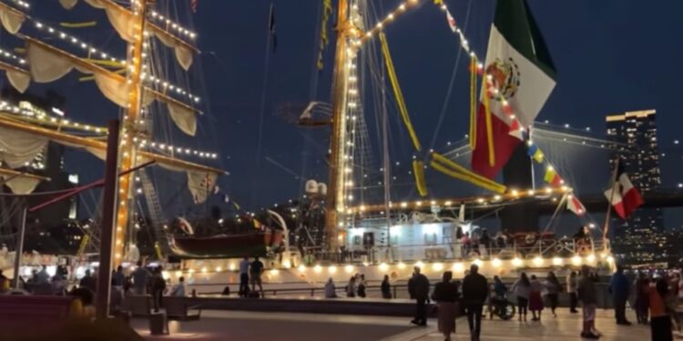 Brod udario u Bruklinski most u Njujorku: Dve osobe poginule, više ljudi povređeno