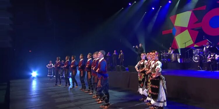 Sve lepote srpskog kola: Kako prati geografiju Srbije i zašto se u nekim delovima igra sa čašom na glavi