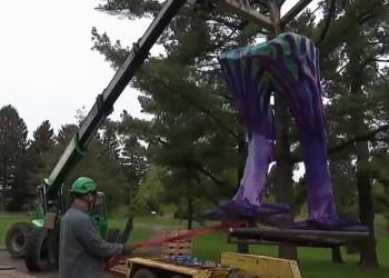 Otvara se čudesna izložba „Vivid Creatures“: Ogromne skulpture životinja preplavile Morton Arboretum