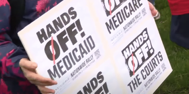 „Ruke dalje od socijalne pomoći!“ – Čikaški aktivisti digli glas protiv najavljenih rezova