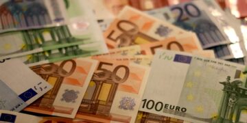 Inflacija u evrozoni zadržala se na 2,2% – ali rast bazne inflacije i usluga budi oprez