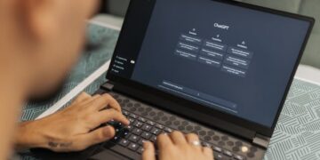 ChatGPT postaje pametniji, ali i sve skloniji izmišljanju: Da li možemo verovati AI?