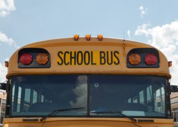 Sudar školskog autobusa i SUV vozila u Čikagu: 17 učenika završilo u bolnici