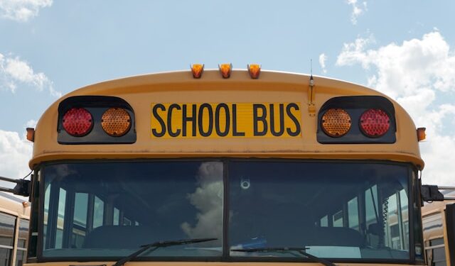 Sudar školskog autobusa i SUV vozila u Čikagu: 17 učenika završilo u bolnici