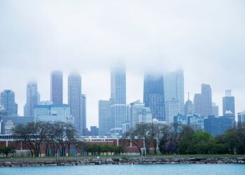 Dim iz Kanade ponovo preti Čikagu: Zagađen vazduh već ovog vikenda?