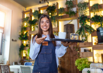 Od 1. jula veće plate za konobare i radnike u ugostiteljstvu u Čikagu
