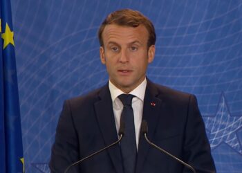 Makron upozorava: Ako Iran izađe iz sporazuma, svet ulazi u najgori mogući scenario