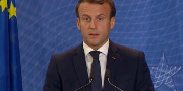 Makron upozorava: Ako Iran izađe iz sporazuma, svet ulazi u najgori mogući scenario