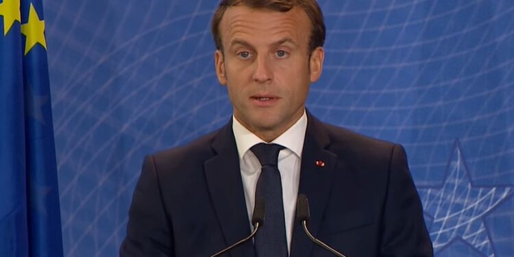 Makron upozorava: Ako Iran izađe iz sporazuma, svet ulazi u najgori mogući scenario