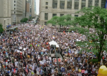 Ogromni protesti “No Kings” tresu Čikago i predgrađa: Hiljade poručuju “Nećemo kralja!”