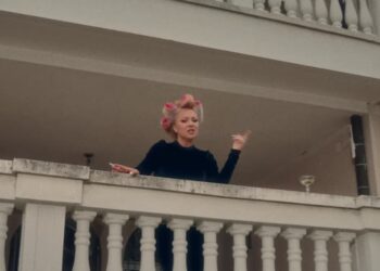 Ivana Selakov posle životnog zaokreta predstavila singl “Zumiraj”