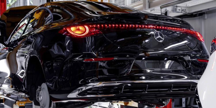 Mercedes otkriva fabriku budućnosti: Novi CLA se farba uz pomoć veštačke inteligencije