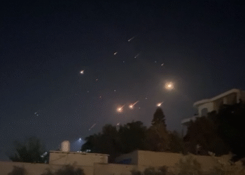 Iznad Persijskog zaliva sevaju rakete: Iran napao američke baze u Kataru i Iraku! Amerika digla avione