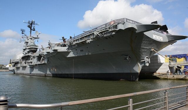 Trump na ivici rata: SAD šalju avione i brodove, 40.000 vojnika već u regionu