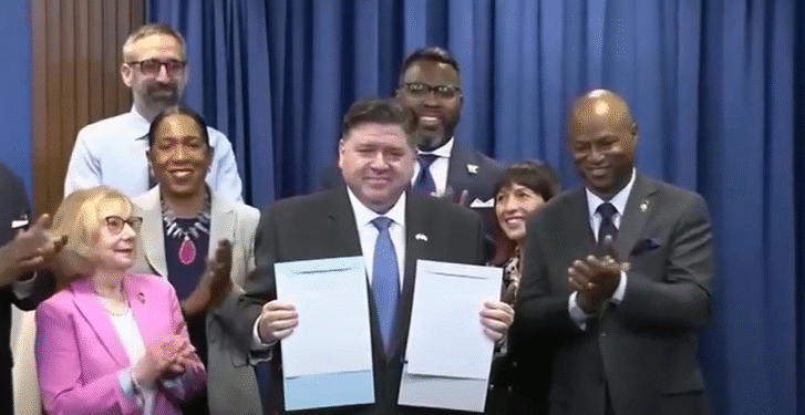 Pritzker potpisao budžet od $55,1 milijardu: Najveći u istoriji Ilinoisa, uz nove poreze od $700 miliona