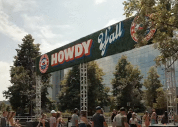 Roštilj, pivo i kantri zvukovi: Sve što treba da znate o Windy City Smokeout festivalu ovog vikenda u Čikagu