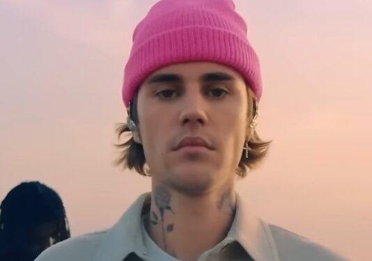 Justin Bieber je u petak, 11. jula, obradovao fanove širom sveta objavom svog dugo očekivanog sedmog studijskog albuma pod nazivom "Swag".