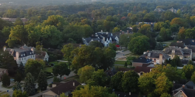 Tri elitna predgrađa Čikaga među najbogatijima u SAD – evo koliko zarađuju stanovnici