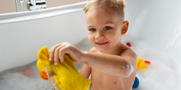 Šta roditelji zaista treba da znaju o kupanju dece
